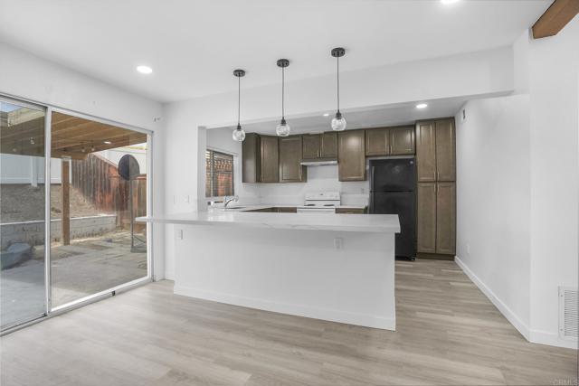 Detail Gallery Image 5 of 32 For 2588 Pennington, San Diego,  CA 92139 - 3 Beds | 3 Baths