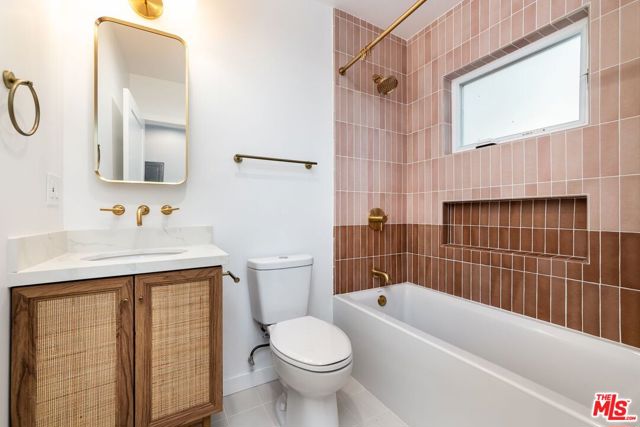 6221 Arroyo Glen Street, Los Angeles CA: https://media.crmls.org/mediaz/3c4c2290-1182-4fc3-9673-2a121dbd8768.jpg