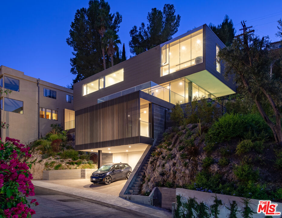 3925 Murietta AvenueSherman Oaks img 10