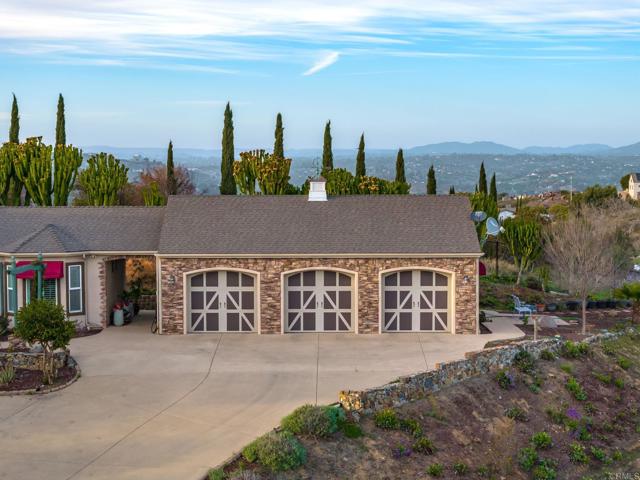 30419 Canyon Estates Road, Vista CA: https://media.crmls.org/mediaz/3c4cc06e-8568-4970-b100-7cc5212dd4e4.jpg