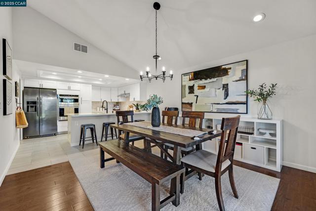 3716 Mesa Vista Dr, San Ramon CA: https://media.crmls.org/mediaz/3c4cc6bd-92d9-491f-85fc-710d77dc8322.jpg