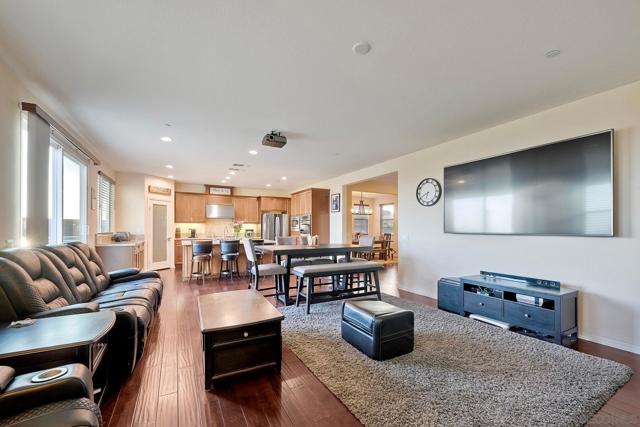 5324 Bella Vista St, Santee CA: https://media.crmls.org/mediaz/3c4ccba8-8c02-4ceb-a508-6766aa24391c.jpg