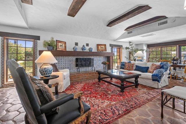 17507 Los Morros, Rancho Santa Fe CA: https://media.crmls.org/mediaz/3c4cd655-584f-4358-82e0-0d09c6822741.jpg