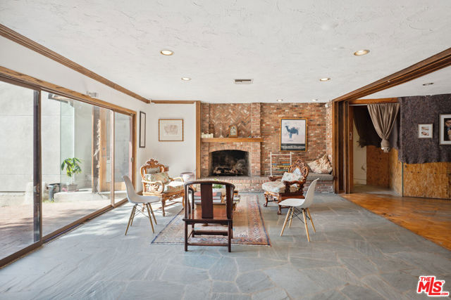 16145 High Valley Place, Encino CA: https://media.crmls.org/mediaz/3c4d518e-9228-482a-a031-2dc38159e8fd.jpg
