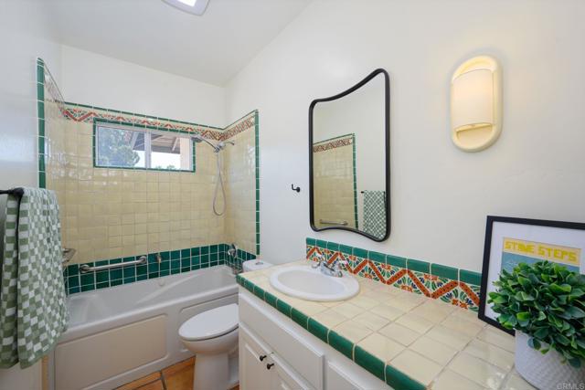 869 Eugenie Avenue, Encinitas CA: https://media.crmls.org/mediaz/3c4dcadb-24a7-4624-a9d3-0f0aa2ef6e74.jpg