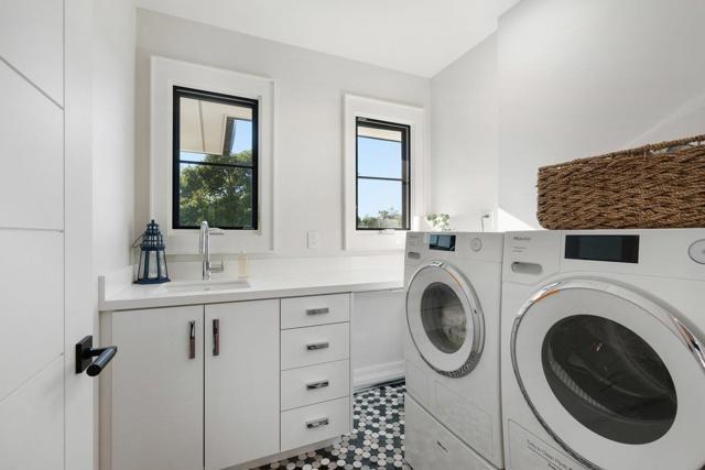 424 Occidental Avenue, San Mateo CA: https://media.crmls.org/mediaz/3c4df0fb-64be-43b1-9cc0-9a6101f3ce88.jpg