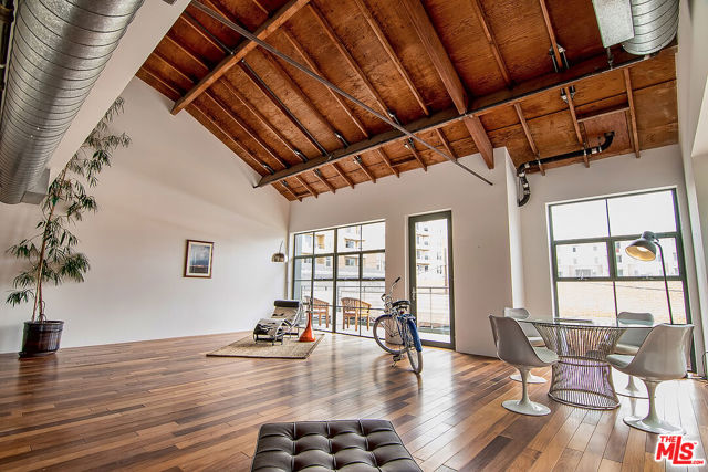 1046 Princeton Drive, Venice CA: https://media.crmls.org/mediaz/3c4e0cf8-14ed-4e67-aade-5ad6195af042.jpg