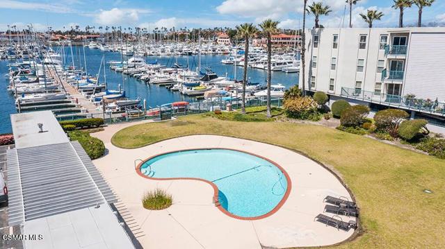 2901 Peninsula Road, Oxnard CA: https://media.crmls.org/mediaz/3c4e2c52-786f-45b4-8596-baf8eafd0e25.jpg