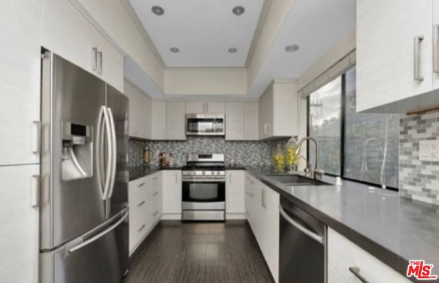 5340 Wilkinson Avenue, Valley Village CA: https://media.crmls.org/mediaz/3c4eaa3d-40df-4de3-ace9-d67904aa0e7f.jpg