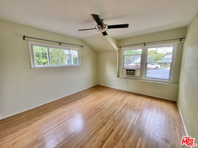 11616 Francis Place, Los Angeles CA: https://media.crmls.org/mediaz/3c4f19f0-a459-4c77-825d-d33bd30cf118.jpg