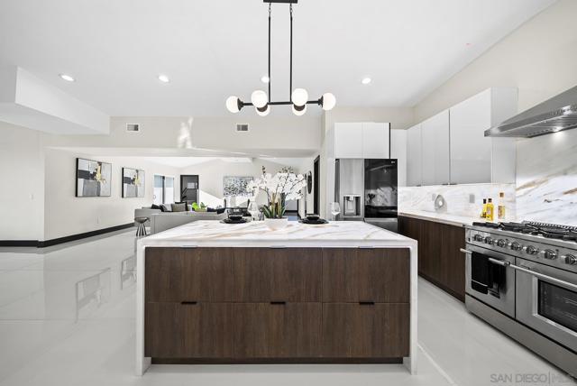 11388 Lorena Ln, El Cajon CA: https://media.crmls.org/mediaz/3c4f4db6-925e-4986-8882-3cb09781d58e.jpg