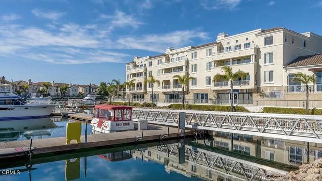 4346 Tradewinds Drive, Oxnard CA: https://media.crmls.org/mediaz/3c501de5-ec41-4575-8a54-a878f6f1689c.jpg