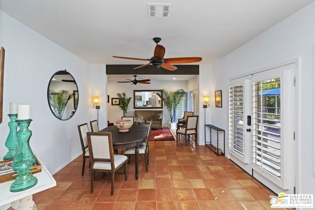535 E Via Colusa, Palm Springs CA: https://media.crmls.org/mediaz/3c506d40-2907-4b12-ad75-3befd26982e3.jpg