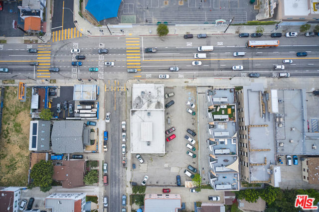 900 N Alvarado Street, Los Angeles CA: https://media.crmls.org/mediaz/3c509d31-5bf3-4243-8ef9-90af40dbe3ea.jpg