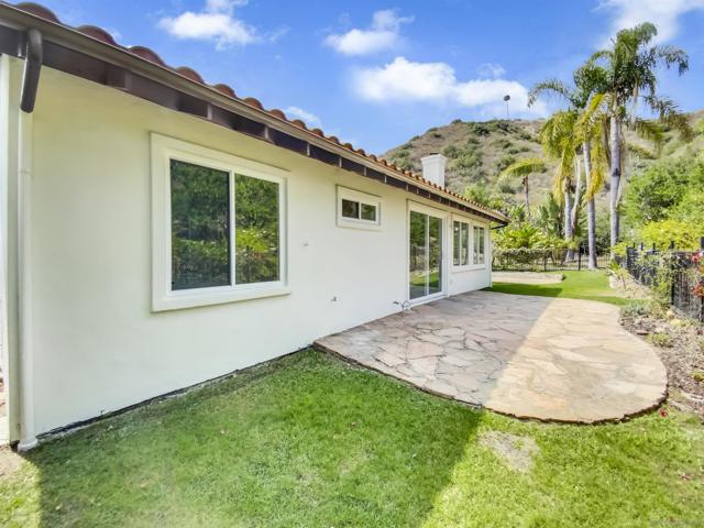 6125 Flagstone Row, La Jolla CA: https://media.crmls.org/mediaz/3c509e03-1c5d-4f46-99c7-5371d003c870.jpg