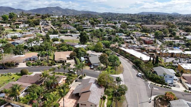 361 E Indian Rock Rd, Vista CA: https://media.crmls.org/mediaz/3c50c088-2668-429d-bdeb-8edbfd8636fb.jpg