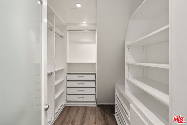 1311 Centinela Avenue, Santa Monica CA: https://media.crmls.org/mediaz/3c511a47-eddc-4629-8af3-868b1e82dc3f.jpg