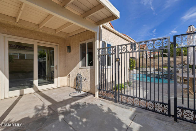 15494 Kernvale Avenue, Moorpark CA: https://media.crmls.org/mediaz/3c51459e-6f8f-4391-a03e-bf18ccd8d94c.jpg