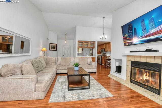 4691 Spinnaker Way, Discovery Bay CA: https://media.crmls.org/mediaz/3c517166-d1a3-44ee-9644-d72726402713.jpg