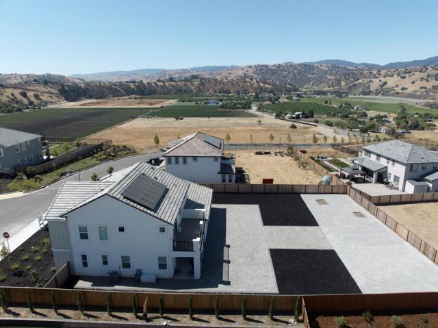 172 Vienna Way, Hollister CA: https://media.crmls.org/mediaz/3c527767-5666-44a1-b39a-946b050ab27f.jpg