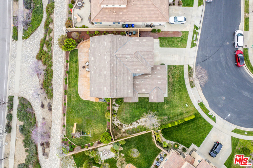 https://media.crmls.org/mediaz/3c52e804-9276-42ad-a2a7-a9d196112806.jpg?preset=X-Large