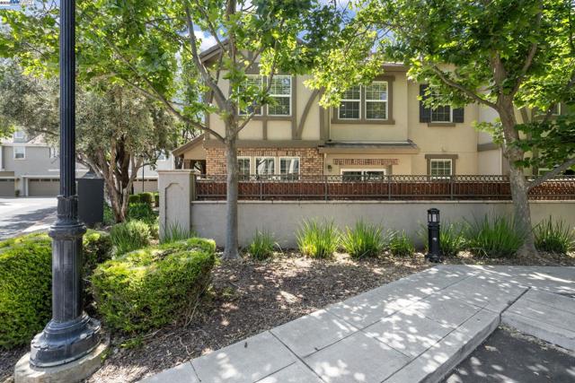 161 W Luna Loca Ln, Mountain House CA: https://media.crmls.org/mediaz/3c52f7a6-59c3-402a-88a3-4b362b8fd855.jpg