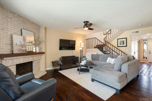 Detail Gallery Image 5 of 31 For 919 Wentworth Cir, Vista,  CA 92081 - 3 Beds | 2/1 Baths