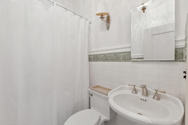 900 University Avenue, Palo Alto CA: https://media.crmls.org/mediaz/3c5347e7-3da6-4abd-a743-fb9fd6aacb5d.jpg