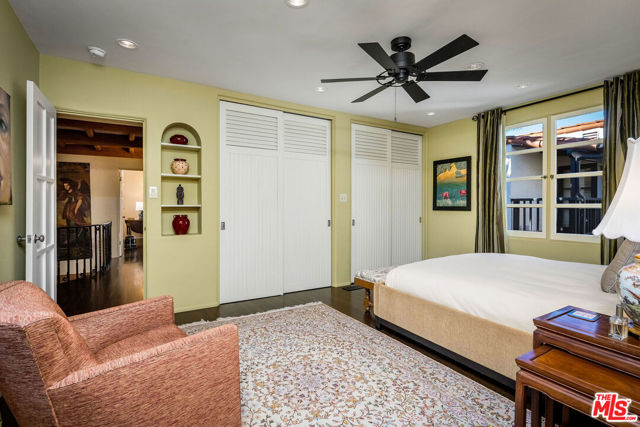 500 N Las Palmas Avenue, Los Angeles CA: https://media.crmls.org/mediaz/3c536abe-2ba0-46d7-8159-bd79a5c4eb95.jpg