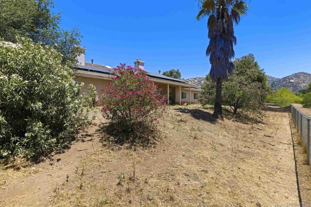 24849 Pappas Rd, Ramona CA: https://media.crmls.org/mediaz/3c53974d-8afc-4970-9954-fe30b61be733.jpg