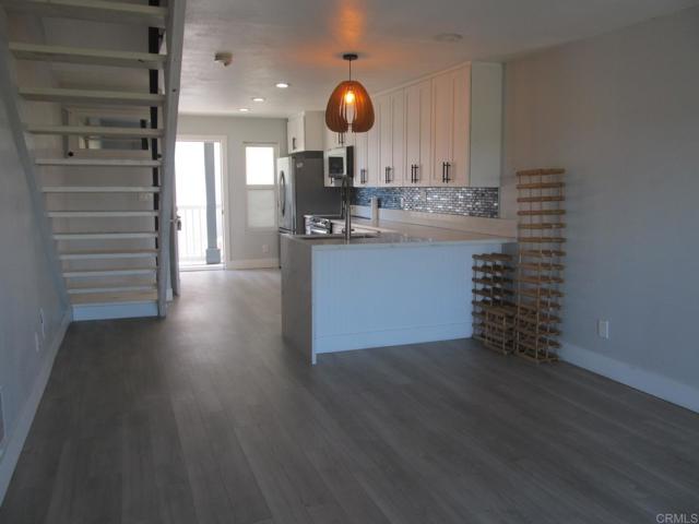 1111 Seacoast, Imperial Beach CA: https://media.crmls.org/mediaz/3c541fbf-2895-44a5-9fdb-72948b0897e9.jpg