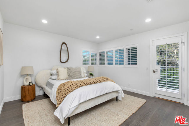 10523 Selkirk Lane, Los Angeles CA: https://media.crmls.org/mediaz/3c54386c-f687-49e4-8274-652868c75e55.jpg