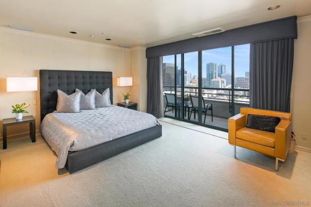 700 Front St, San Diego CA: https://media.crmls.org/mediaz/3c54faf6-93de-420b-9780-1336166739b8.jpg