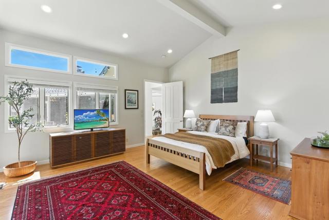 3795 Ralston Avenue, Hillsborough CA: https://media.crmls.org/mediaz/3c55352d-748c-47f2-b40a-1148c7655273.jpg