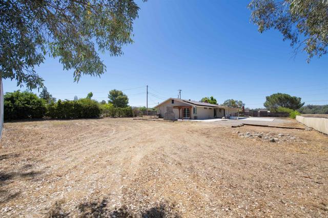 1355 Franklin Lane, Ramona CA: https://media.crmls.org/mediaz/3c553f40-fa21-4631-9979-a9f244f28f52.jpg