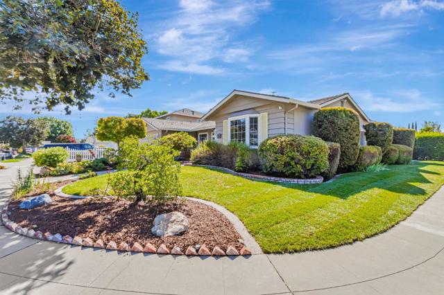 978 Woodgrove Lane, San Jose CA: https://media.crmls.org/mediaz/3c553ffa-7ab2-409d-9ad6-532297e3d994.jpg