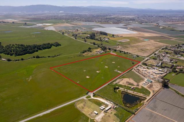 540 Old Natividad Road, Salinas CA: https://media.crmls.org/mediaz/3c5655b5-1749-4ab4-99a0-bb29011612ca.jpg