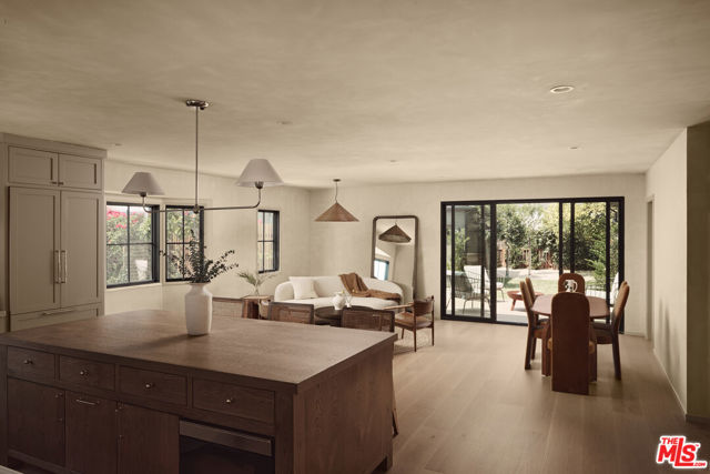 7907 Croydon Avenue, Los Angeles CA: https://media.crmls.org/mediaz/3c566b26-04fb-4e77-a39a-e100bbddc61a.jpg