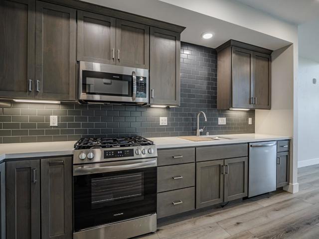 121 Aptos Village Way, Aptos CA: https://media.crmls.org/mediaz/3c56b5ed-0e42-4b6e-b6e2-eb6023aefda8.jpg