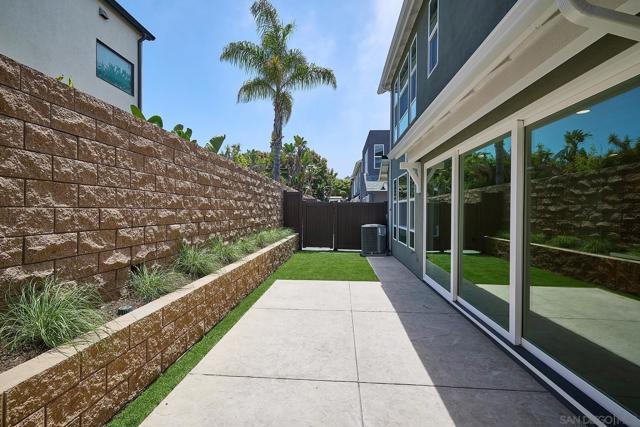 567 N Vulcan Ave, Encinitas CA: https://media.crmls.org/mediaz/3c56e88b-5e7a-4545-8815-b5f42664b583.jpg