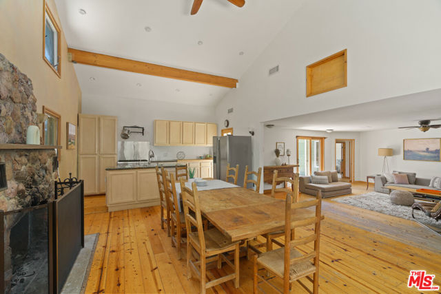 2026 Topanga Skyline Drive, Topanga CA: https://media.crmls.org/mediaz/3c571273-80b3-4993-bd7b-dbd9a87d708e.jpg