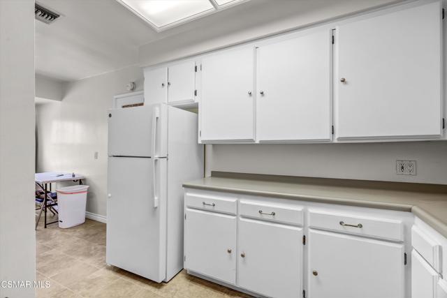 17400 Cantlay Street, Lake Balboa CA: https://media.crmls.org/mediaz/3c5791fe-ff64-4c38-8f71-d6333ce23c16.jpg
