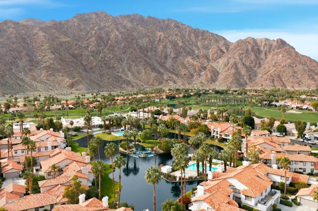 79798 Olympia, La Quinta CA: https://media.crmls.org/mediaz/3c579fd9-3ef1-4abd-a9a6-731727b0d0c3.jpg