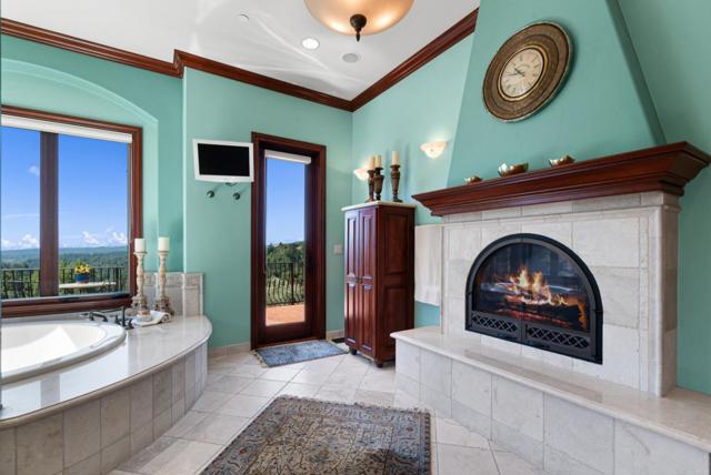 2053 Weston Road, Scotts Valley CA: https://media.crmls.org/mediaz/3c58c5d3-20e7-4fc0-83af-9a30c6b7406e.jpg