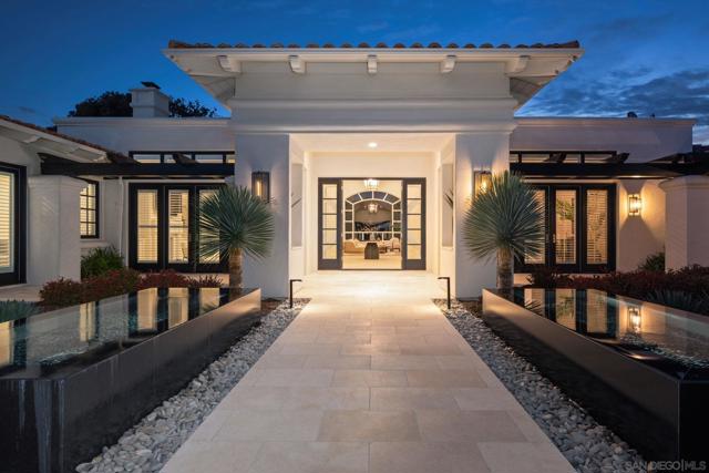 5986 Greensview Ct, Rancho Santa Fe CA: https://media.crmls.org/mediaz/3c58df69-f272-4c68-bcff-17673069a638.jpg