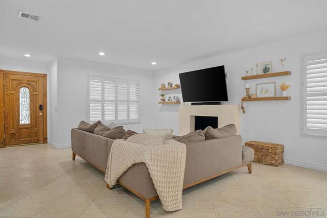 9026 W Hamilton St, Rancho Cucamonga CA: https://media.crmls.org/mediaz/3c58f663-4b41-4aa6-8923-4b78813045d2.jpg
