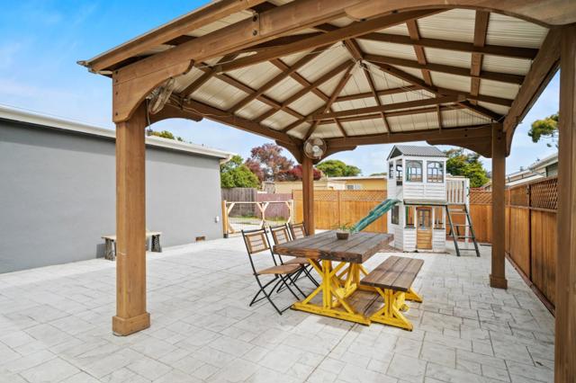 510 Francis Avenue, Seaside CA: https://media.crmls.org/mediaz/3c5944a6-7687-4d58-8424-73093f74dcd3.jpg