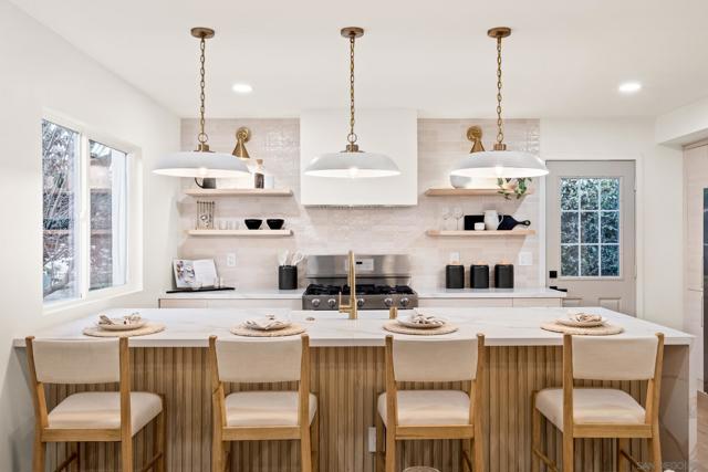 6737 Lipmann St, San Diego CA: https://media.crmls.org/mediaz/3c5961f3-c8d0-46f2-8991-7192b5a7eb7e.jpg
