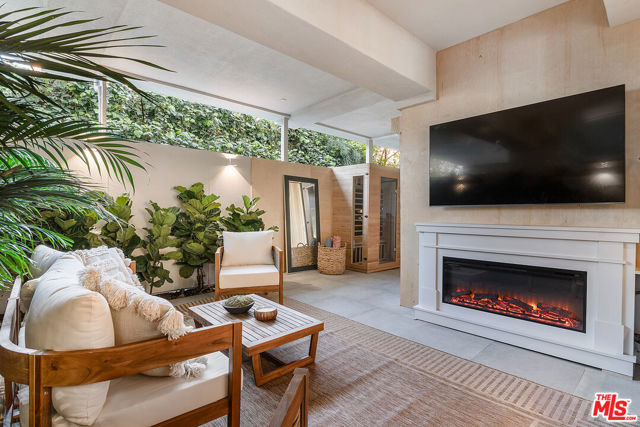 1623 S Bedford Street, Los Angeles CA: https://media.crmls.org/mediaz/3c59e79b-add1-4ba2-8a1a-b800448fbe5e.jpg