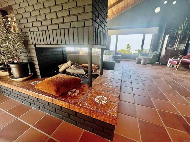 2073 Elevado Rd, Vista CA: https://media.crmls.org/mediaz/3c5a12ac-b746-4a5d-93b2-0004c10b316a.jpg